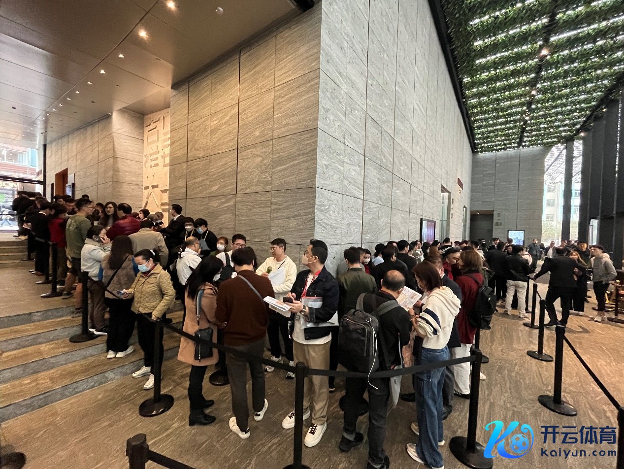 皇皆风光认购现场排起长龙