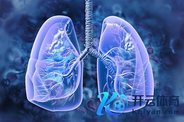 男人发现扔烟头场地不长草：决定戒烟