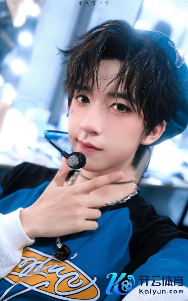 贺峻霖更阑还在找桃花币 街头营生挑战偶像应酬圈